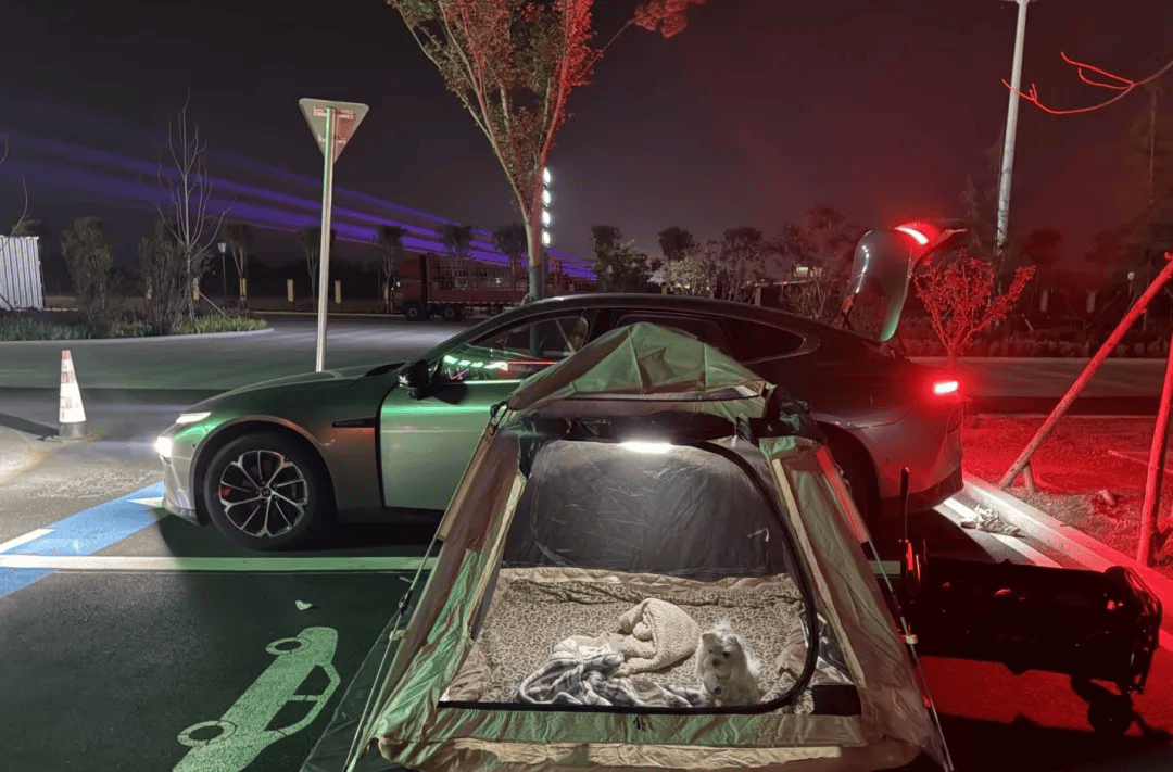 期间年轻人旅行掀起“帐篷过夜”热潮不朽情缘网站不住酒店住帐篷!国庆(图3) 期间年轻人旅行掀起“帐篷过夜”热潮不朽情缘网站不住酒店住帐篷!国庆(图3)