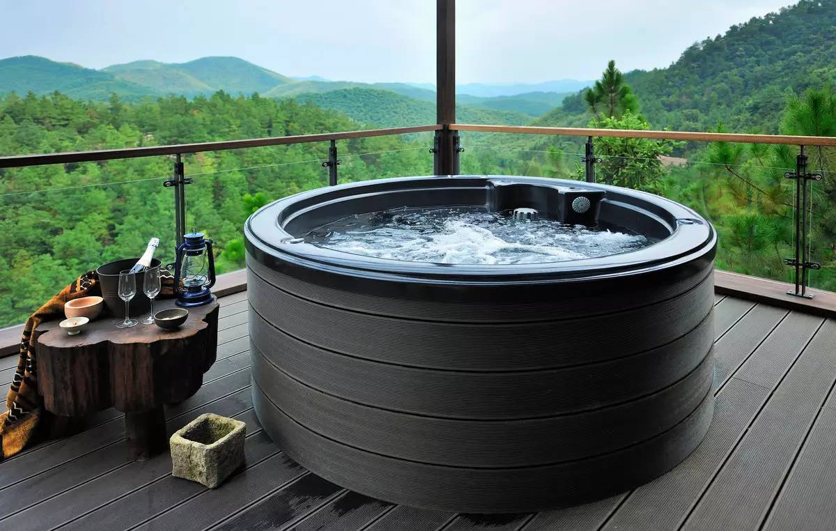 「不守规矩」的跨国夫妇打造 新商业100人不朽情缘MG中国「最赚钱」的度假村由这对(图2) 「不守规矩」的跨国夫妇打造 新商业100人不朽情缘MG中国「最赚钱」的度假村由这对(图2)