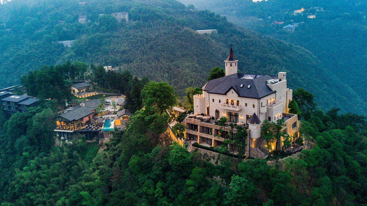 「不守规矩」的跨国夫妇打造 新商业100人不朽情缘MG中国「最赚钱」的度假村由这对(图3) 「不守规矩」的跨国夫妇打造 新商业100人不朽情缘MG中国「最赚钱」的度假村由这对(图3)